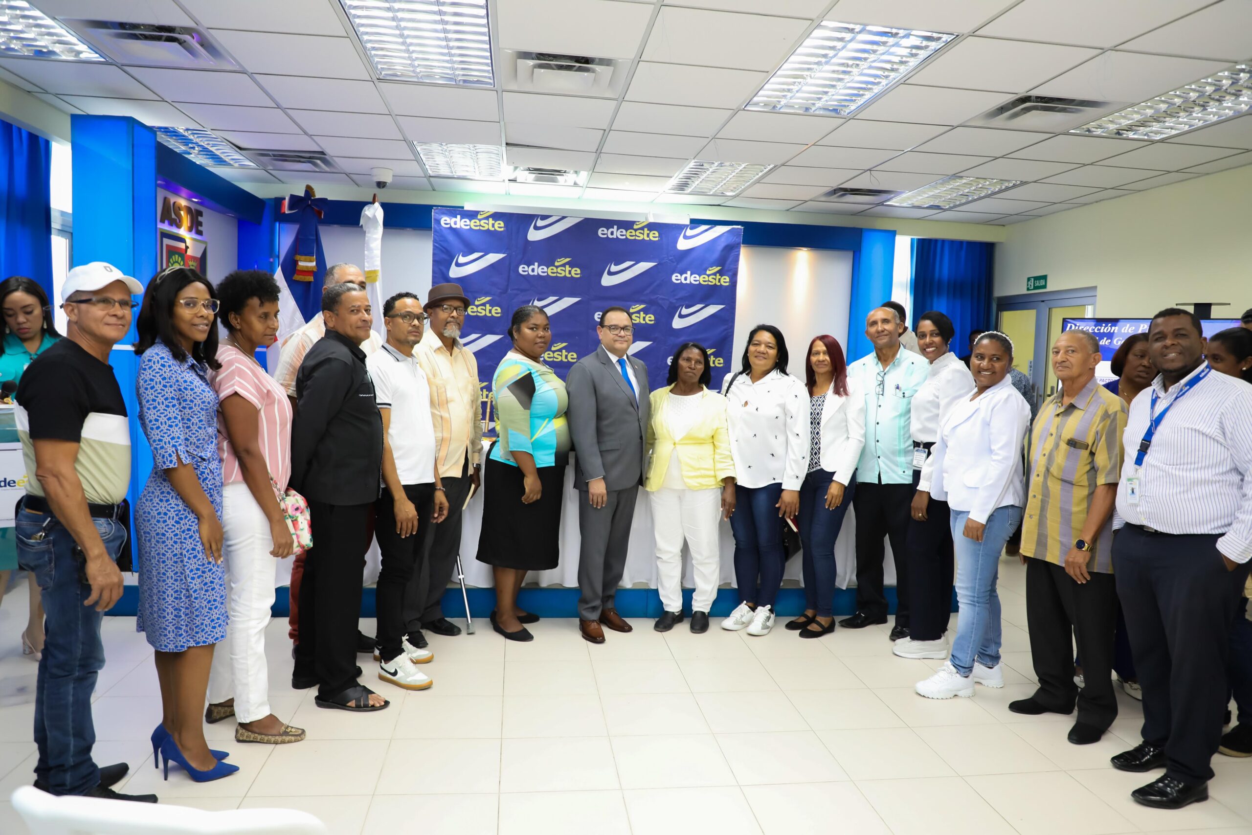 EDEESTE firma pacto social con importantes comunidades de su zona de concesión