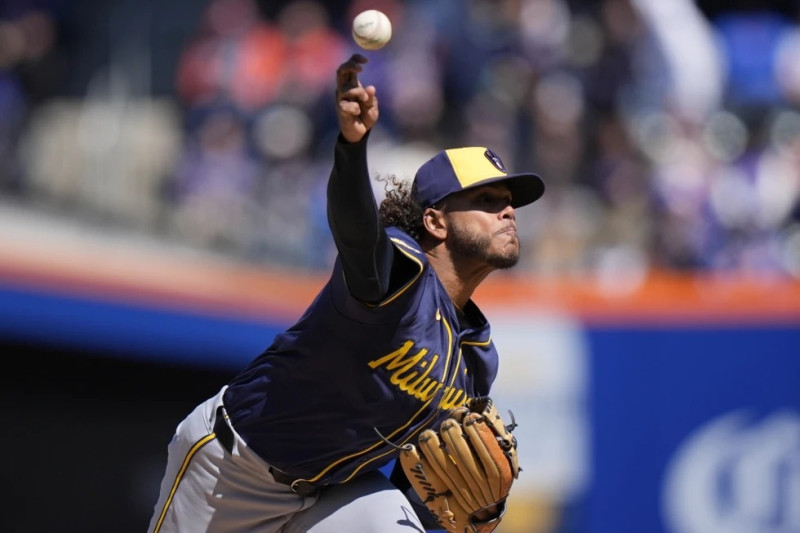 Cerveceros sacan victoria 3-1 ante Mets, Yelich jonronea y Freddy Peralta se anota el triunfo