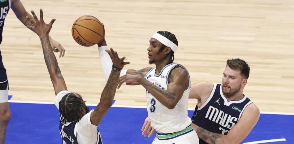 Doncic e Irving se combinan para 63 puntos y los Mavericks le ganan el primero a los Wolves