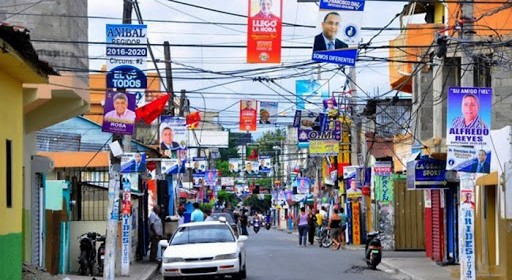 Propaganda copa todos los espacios en el Gran Santo Domingo