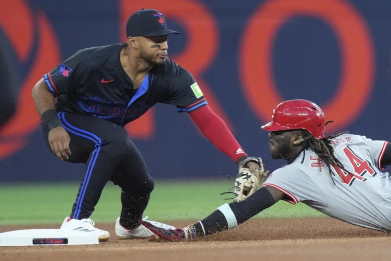 Elly De La Cruz se convierte en el quinto jugador desde 1901 con 20 jonrones y 60 bases robadas