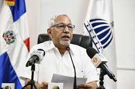Ministro de Educación Ángel Hernández puso su cargo a disposición del presidente Abinader