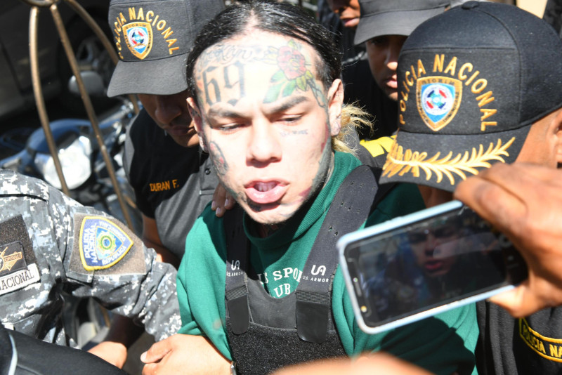 Tekashi, detenido por al menos dos semanas en Nueva York, por violación de libertad condicional