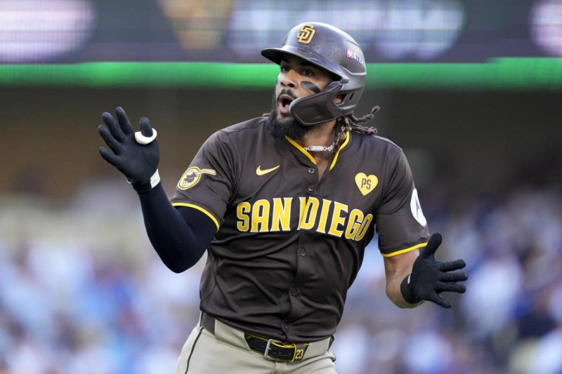 Tatis da 2 de 6 HRS de unos Padres que igualan récord y la Serie de Campeonato