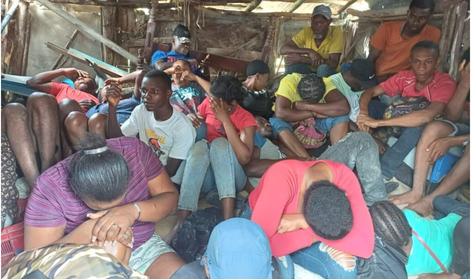 Ejército localiza «casucha» donde estaban escondidos 26 inmigrantes indocumentados en San Juan de la Maguana