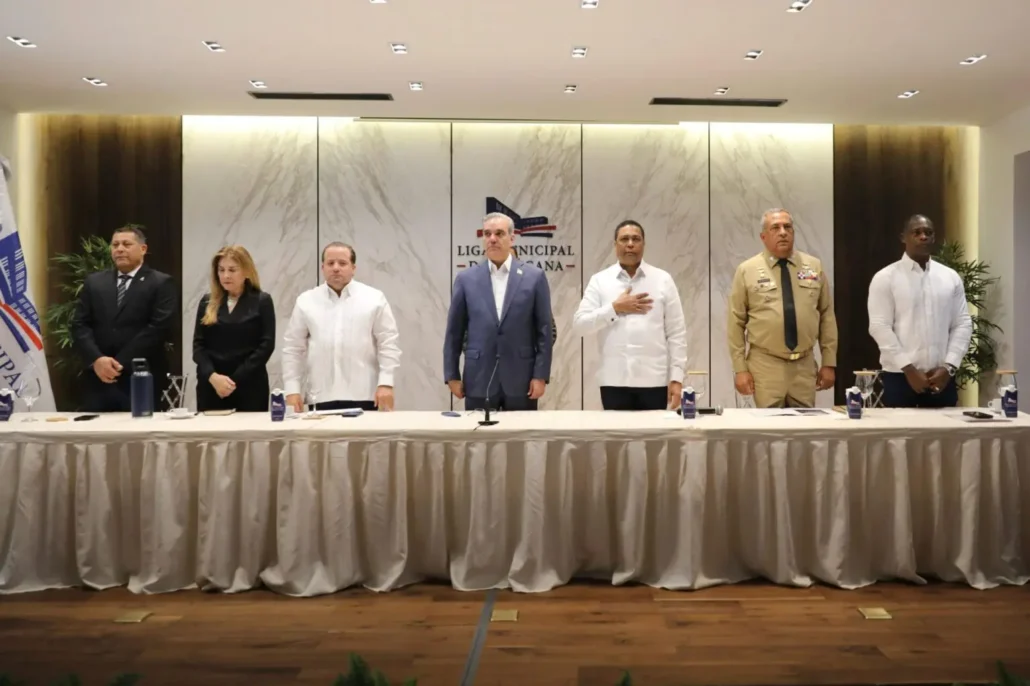 Instituciones acuerdan respaldo a medidas migratorias del Gobierno