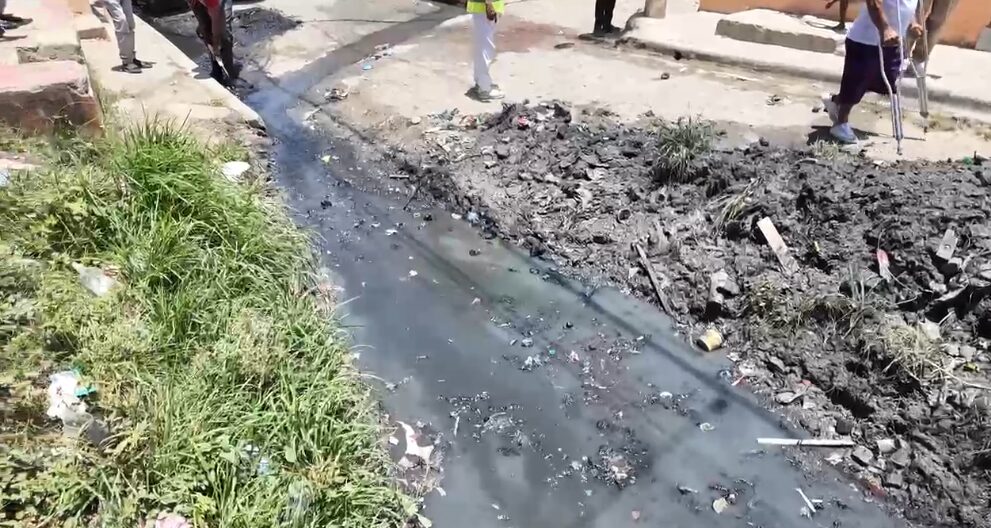 Alcaldía de SDN interviene cañada en El Manguito con una inversión superior al millón de pesos