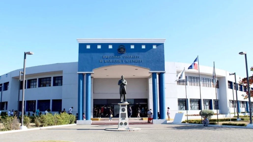 Migración dejará de aceptar pagos en efectivo a partir del 2 de junio de 2025