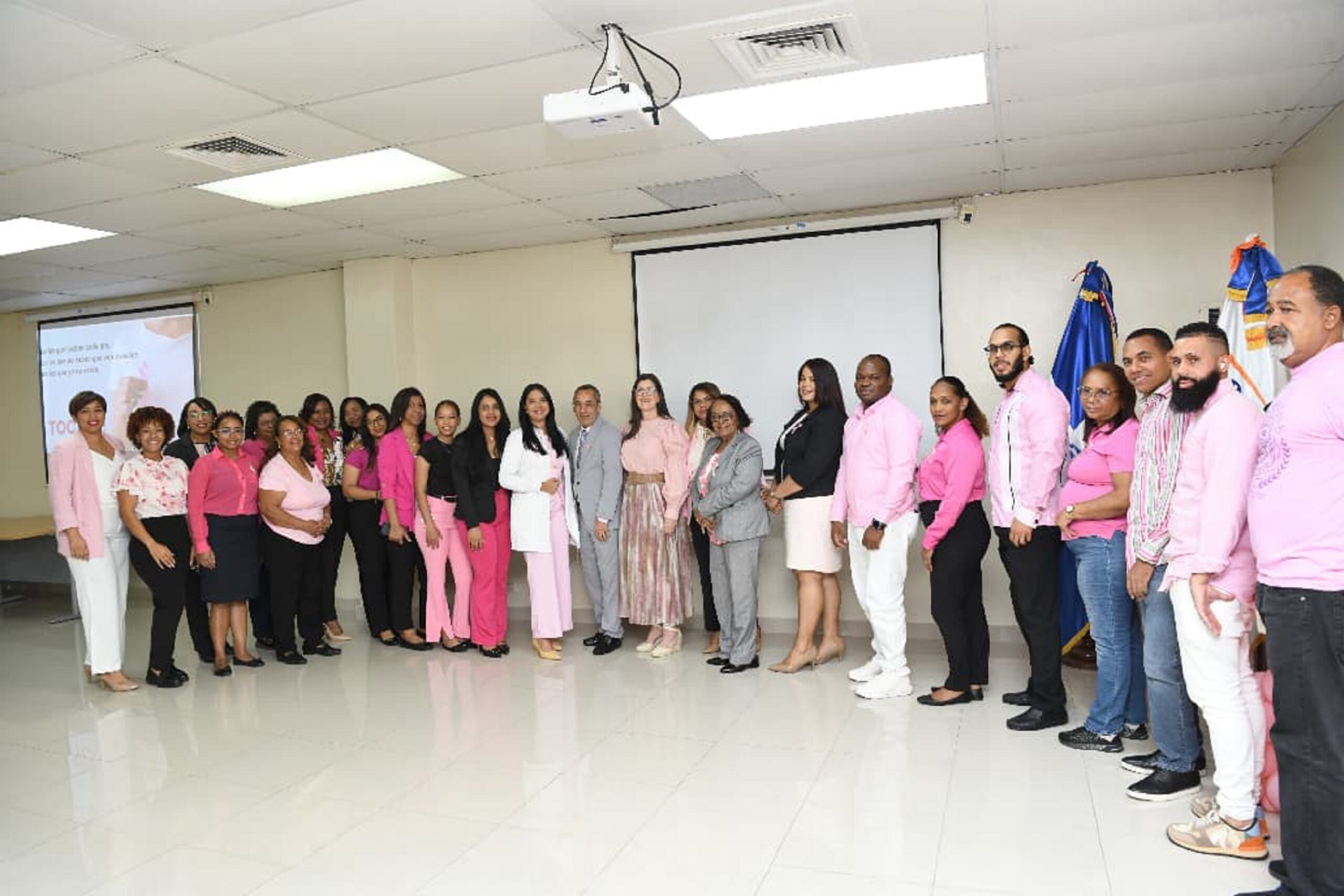 Administrador del INAVI resalta importancia de la detección temprana del cáncer de mama para salvar vidas