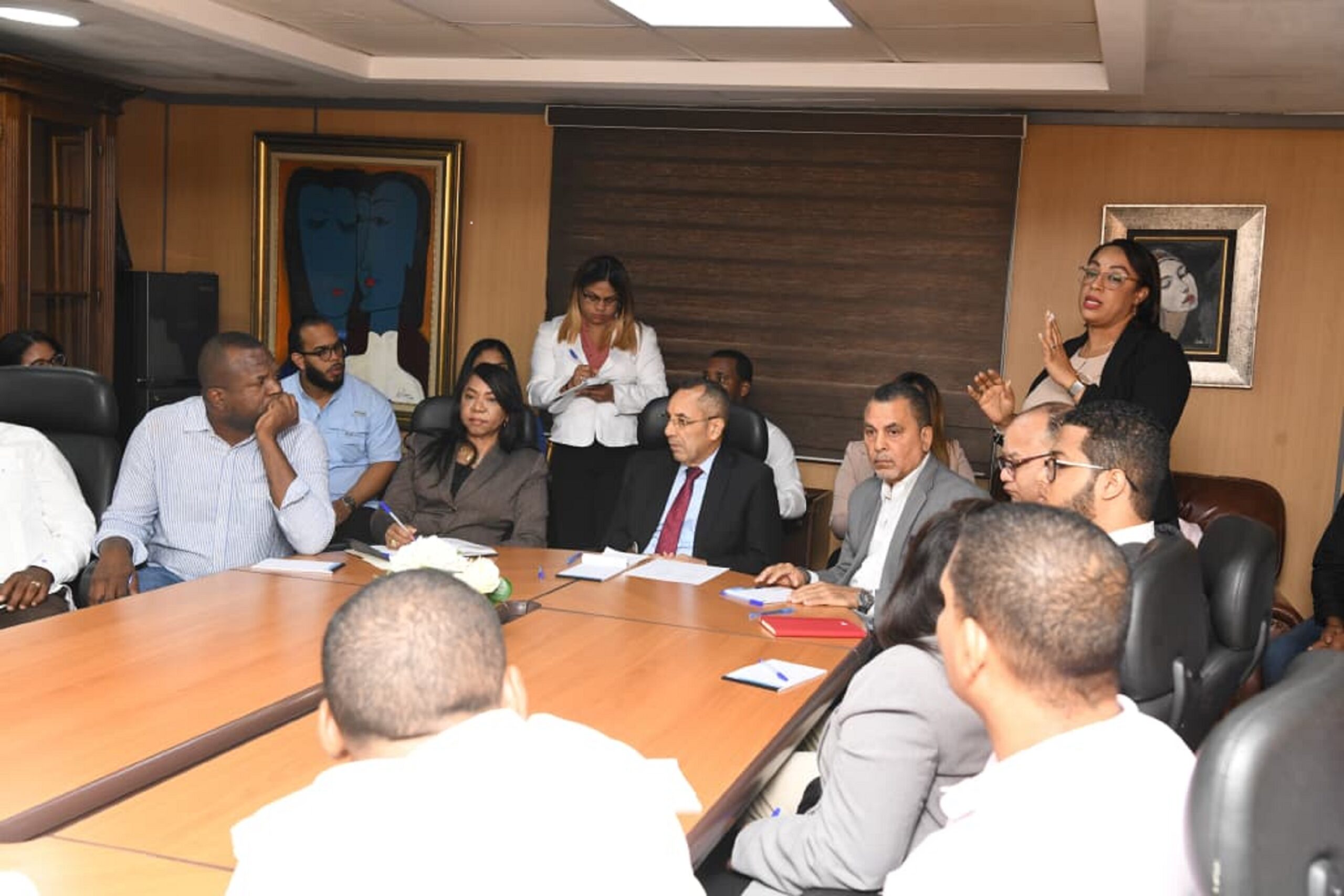 Administrador del INAVI reitera eficiencia y transparencia en el ejercicio de sus funciones