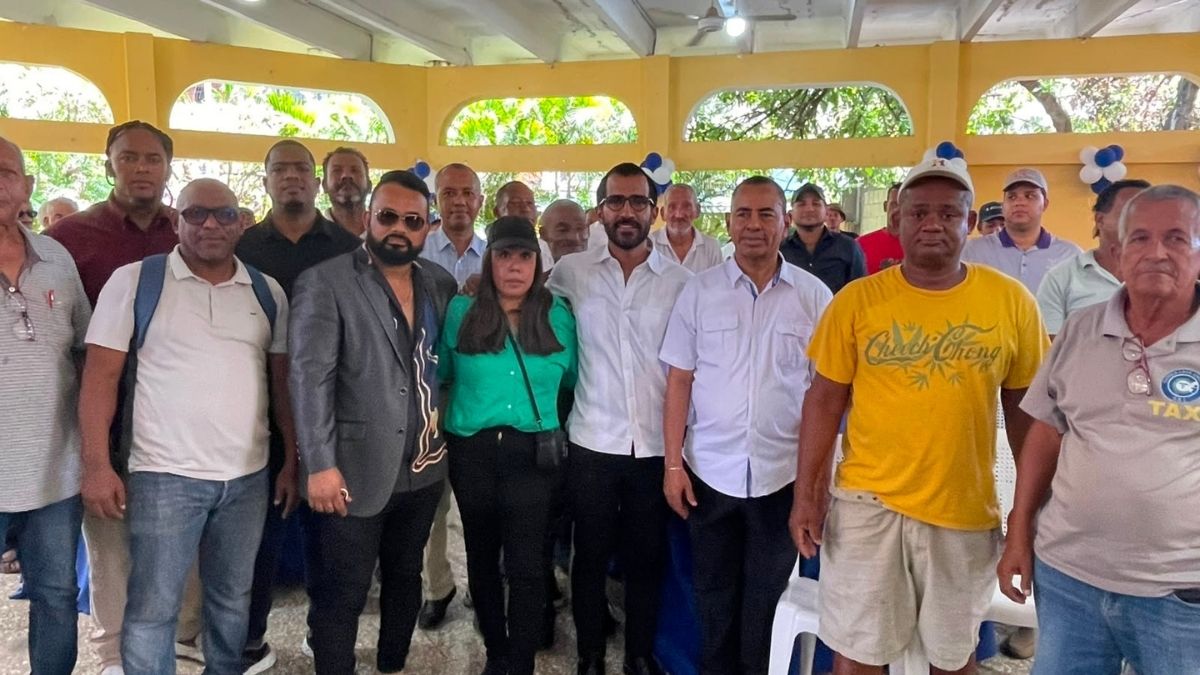 Doctor Luis Cruz Camacho reconoce el valor de los padres dominicanos con una gran celebración