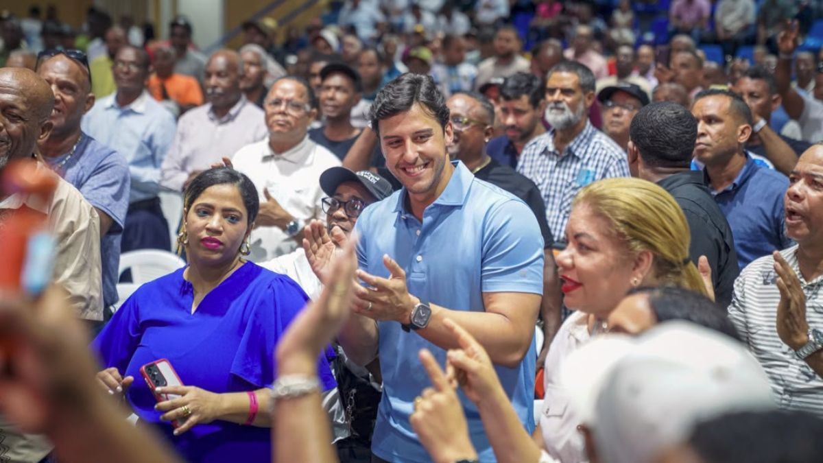 Histórico Raymond Rodríguez sorprende a más de 750 padres del Distrito Nacional con una multitudinaria celebración por adelantado de su día