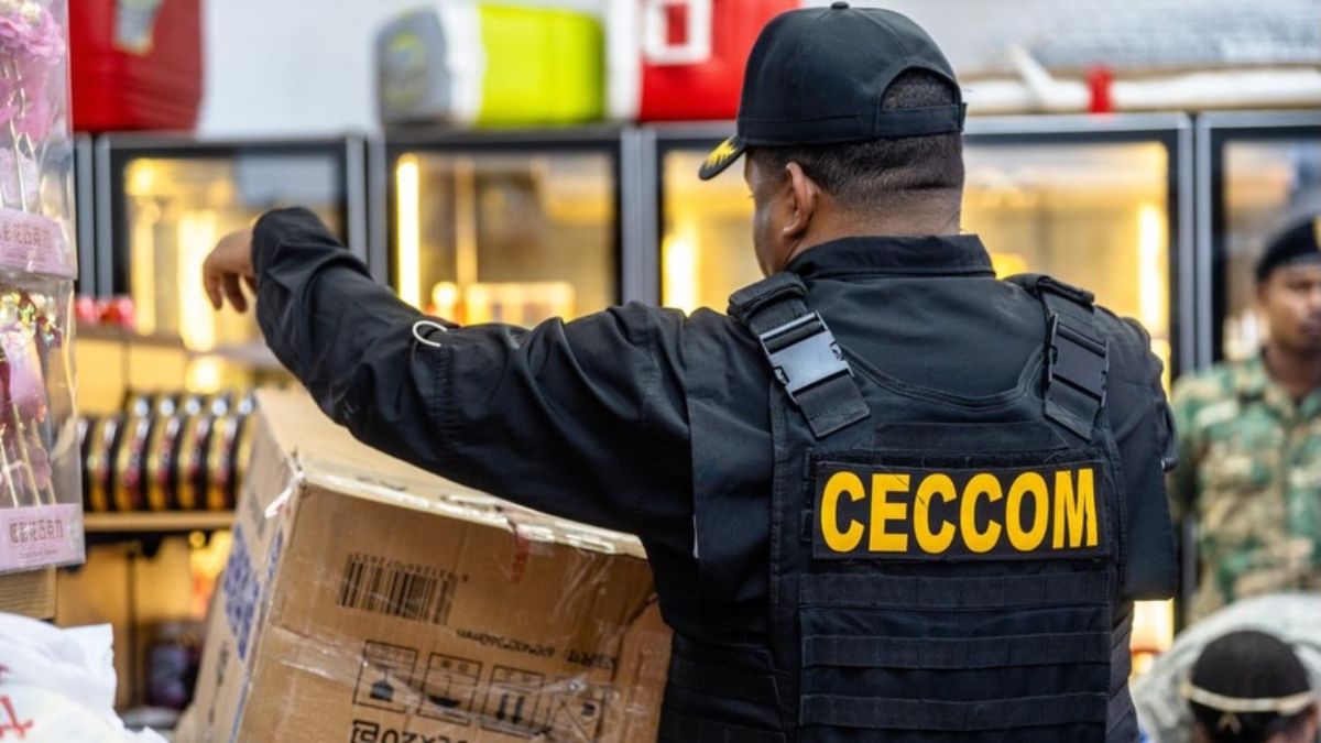 MICM y CECCOM decomisan bebidas alcohólicas y cigarrillos premium chinos valorados en más de RD$19 millones en Villa Consuelo