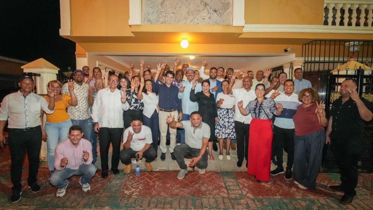 José Montás oficializa respaldo a Wellington Arnaud junto a su equipo político y fortalece el proyecto presidencial en San Cristóbal